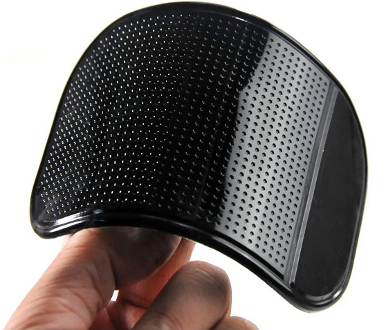 M4107 Наноковрик на панель автомобиля (черный)