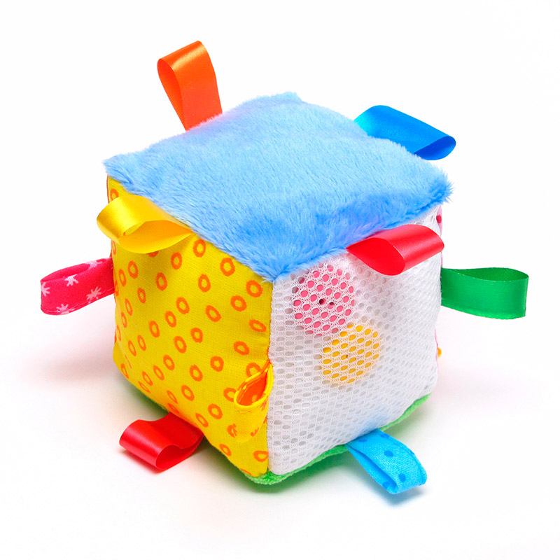 264 Игрушка "Кубик с разнофактурными петельками и погремушкой"